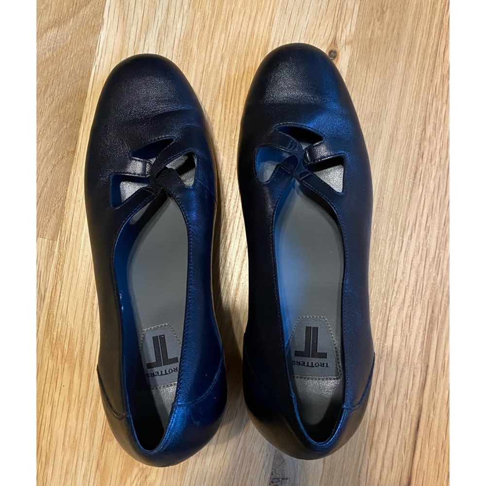 Trotters slip on heels shoe size 7 black color
